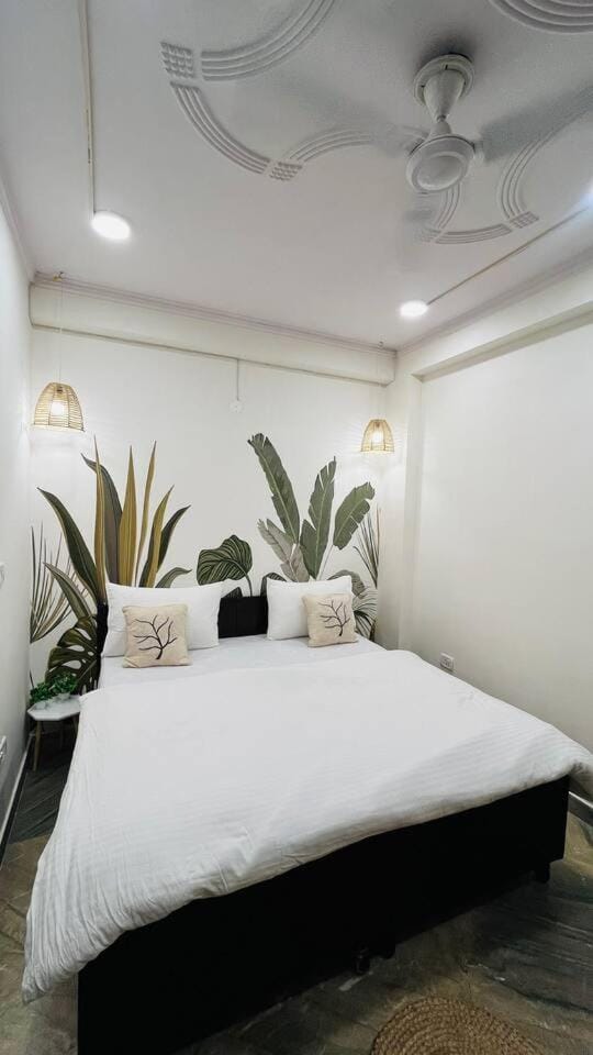 Chhatarpur’s Chic 3BHK Retreat Apartment in New Delhi
