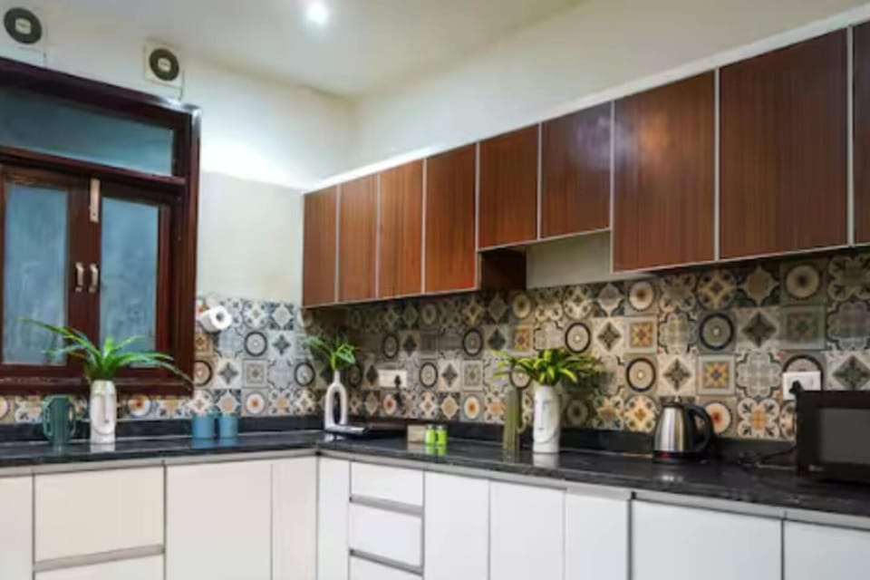 Tropical 3BHK Gem near Dhan Mill Apartment in New Delhi