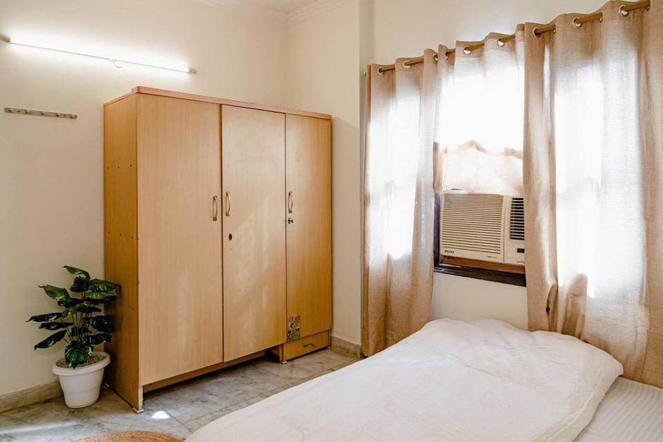 2BHK Jewel by Hauz Khas Fort Apartment in New Delhi