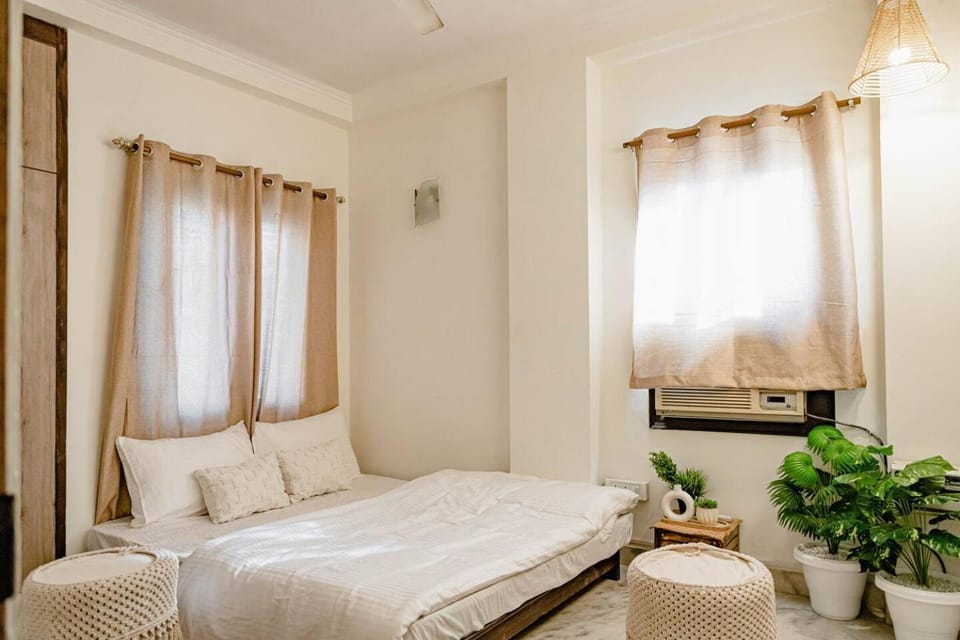2BHK Jewel by Hauz Khas Fort Apartment in New Delhi