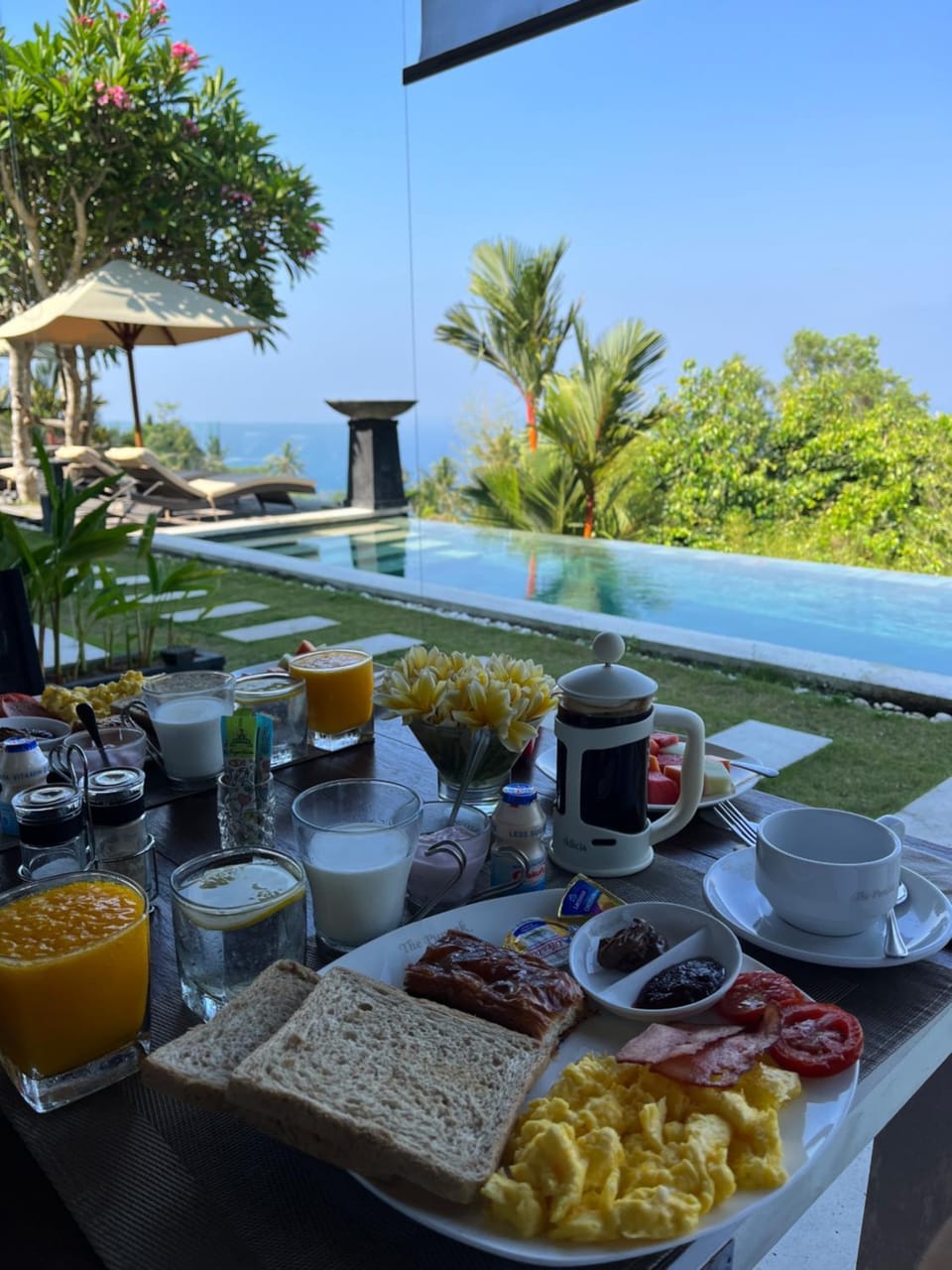 Natural landscape, View (from property/room), Balcony/Terrace, Food and drinks, Pool view, Sea view, Swimming pool, Breakfast
