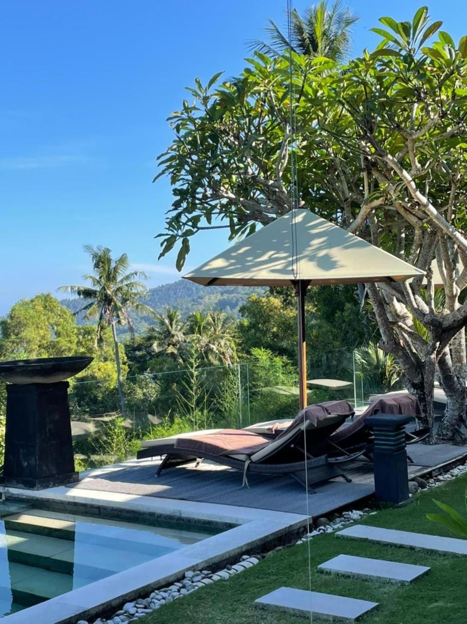 Natural landscape, Mountain view, Pool view, Swimming pool, sunbed