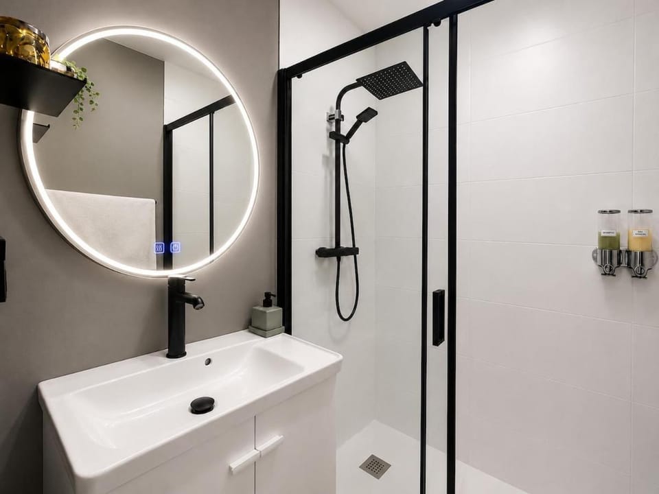 Villa 12 pers proche de Cognac - Piscine, jacuzzi, sauna Villa in Nouvelle-Aquitaine