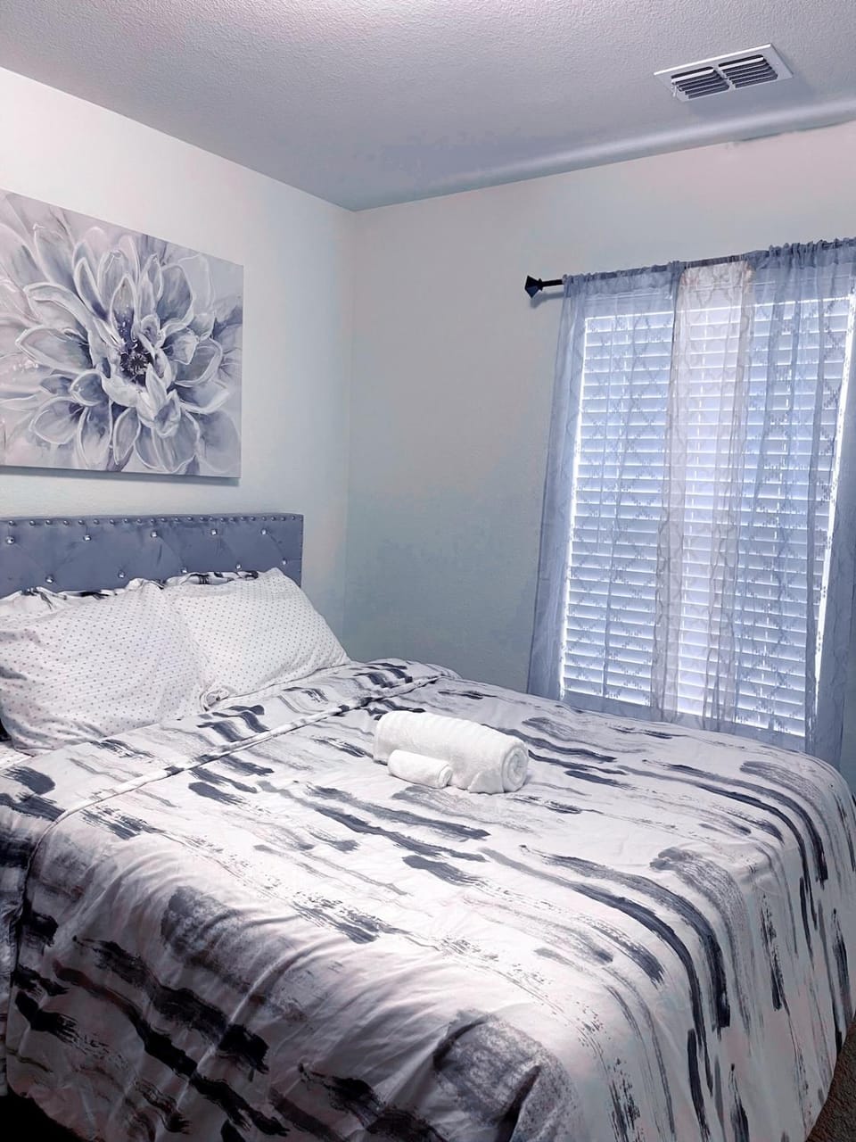 Immaculate Quiet Stay Wi-Fi Parking Near McKinney Sherman Vacation rental in Anna