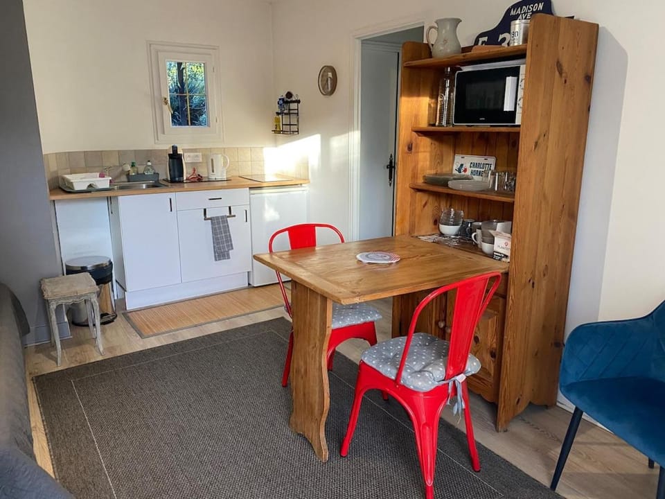 Studio Calme Absolu - Cosy Studio Apartment in Roquefort-les-Pins