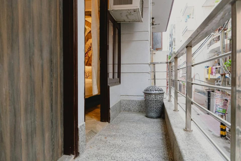 Bohemian 3BHK Oasis near Dhan Mill Apartment in New Delhi