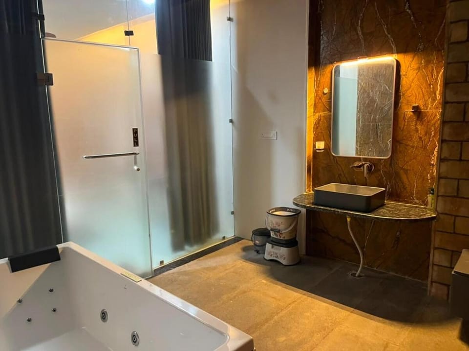 Shower, Toilet, Bathroom, Bath, towels