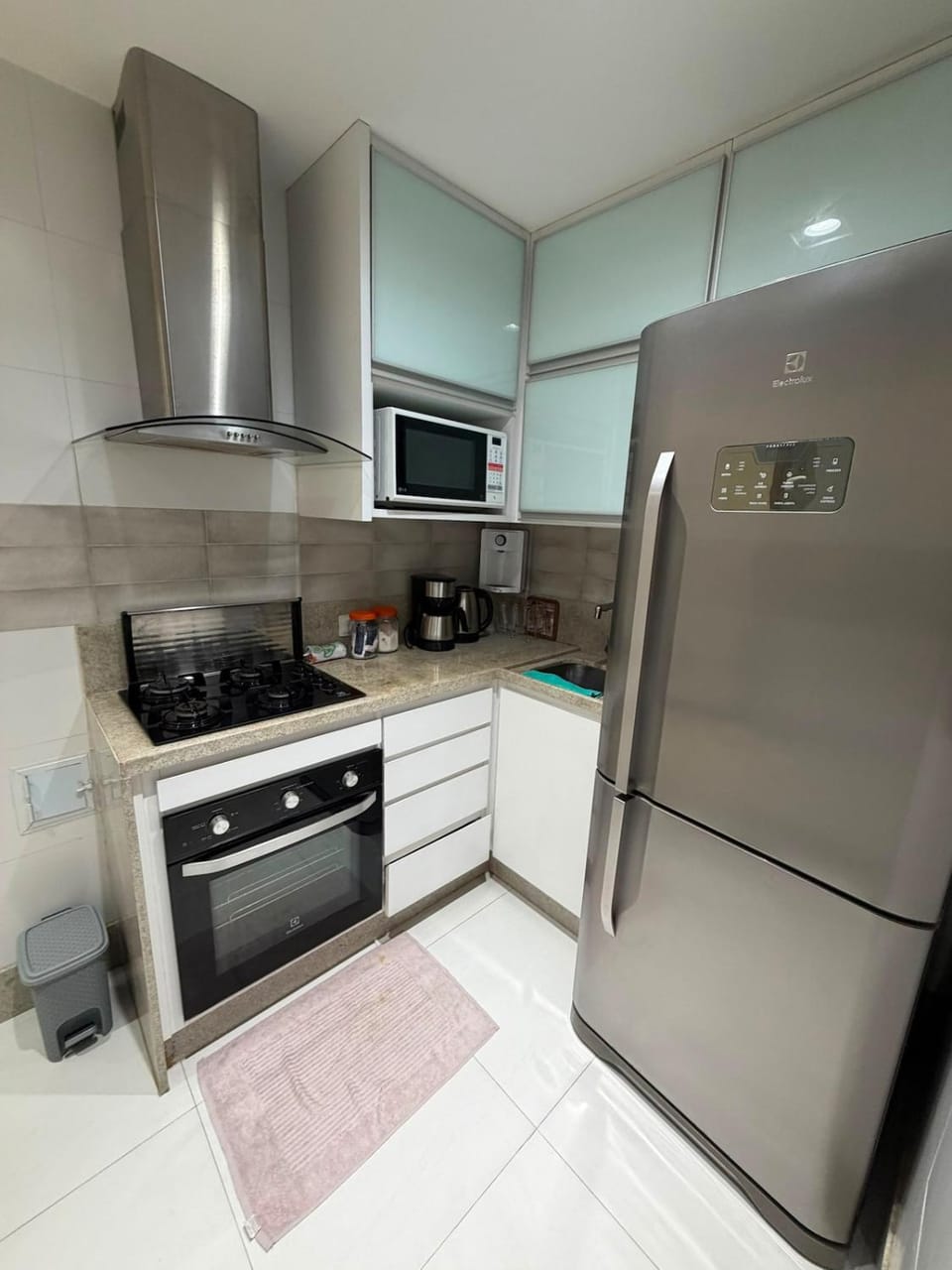 Kitchen or kitchenette, oven, stove