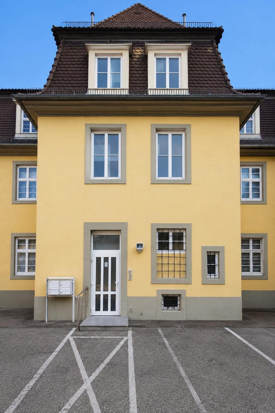 Property building, Facade/entrance