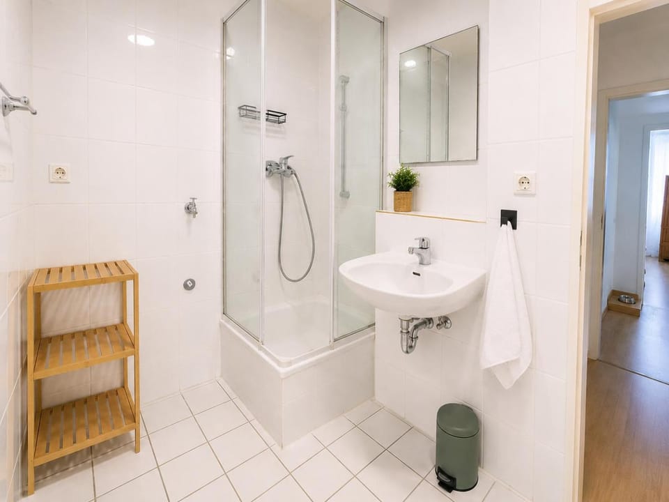 Shower, Bathroom, towels