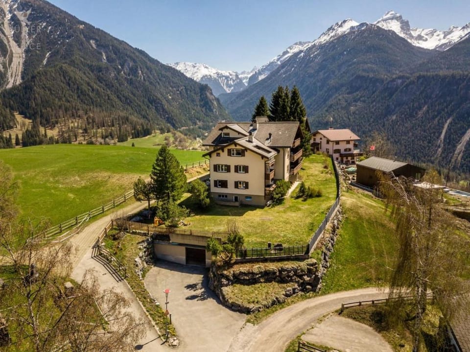 Ferienwohnung mit traumhaftem Bergpanorama Apartment in Canton of Grisons