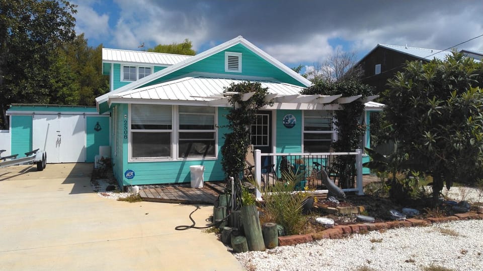 Salty Bay Escape House in Highway 30A Florida Beach