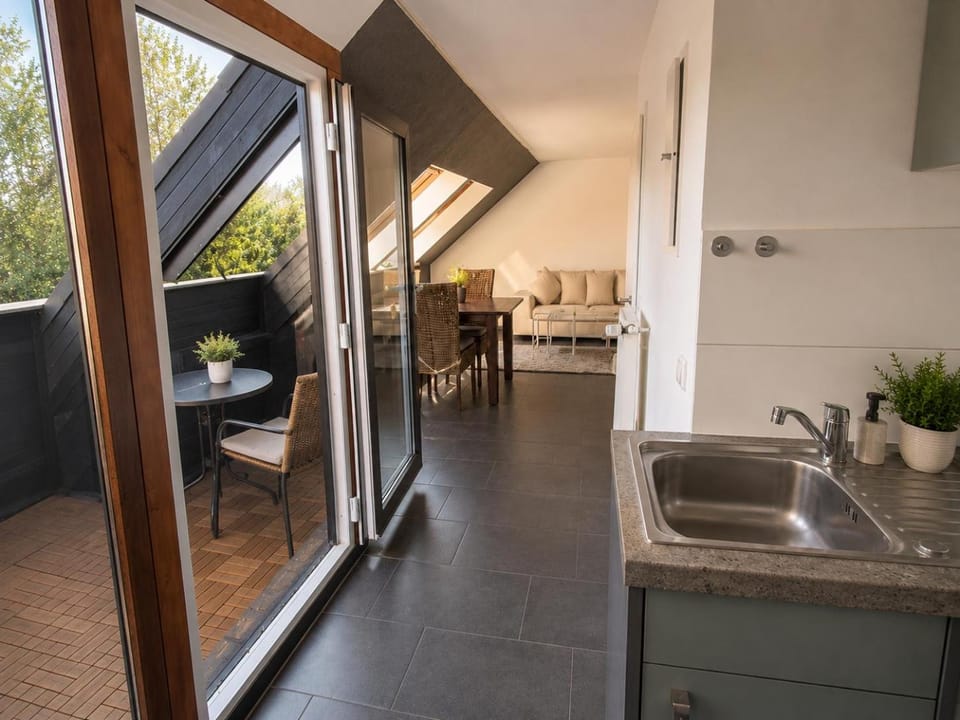 View (from property/room), Balcony/Terrace, Kitchen or kitchenette, Dining area