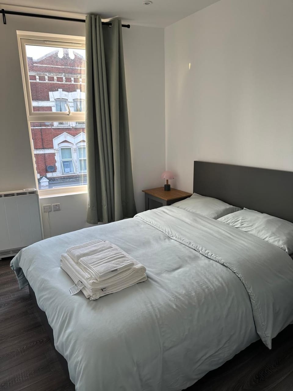 Bright & Spacious One-Bedroom Flat Apartment in London Borough of Camden