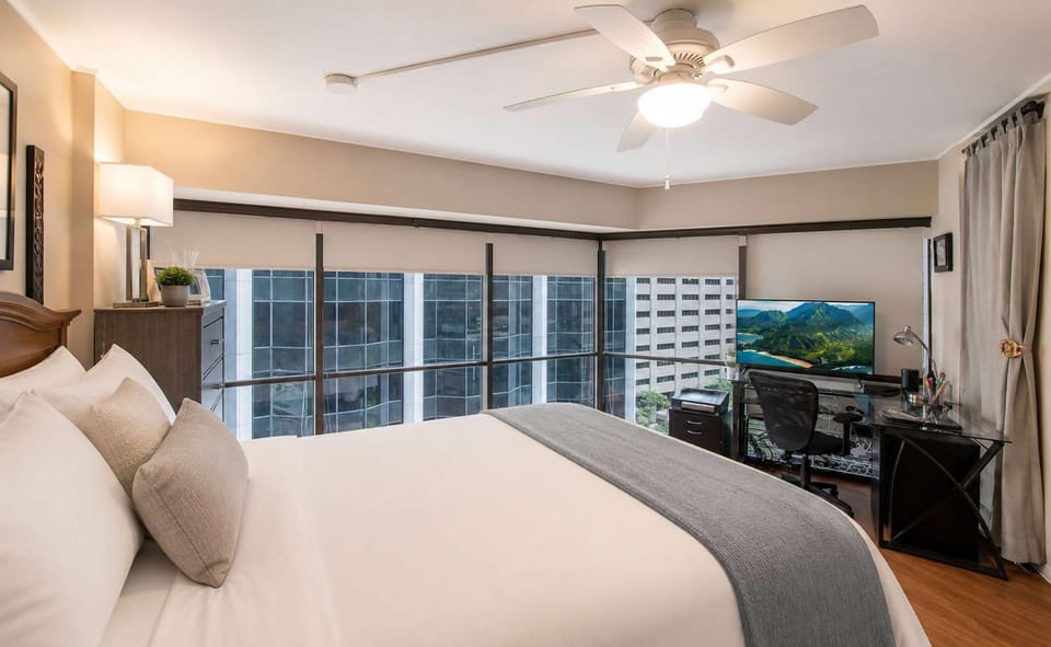 Photo of the whole room, Bedroom