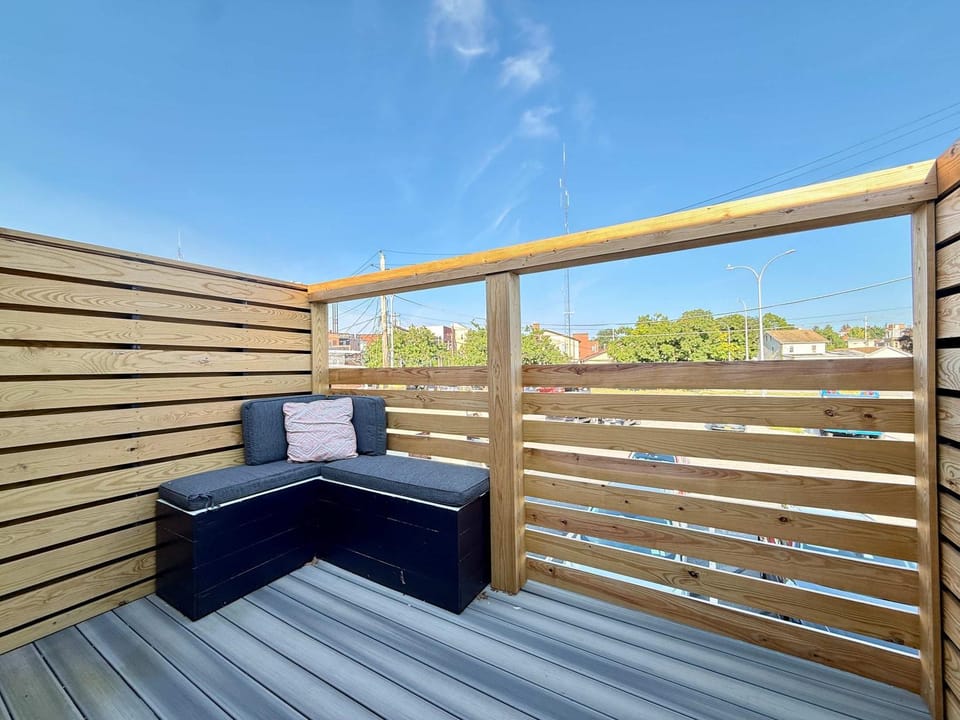 The Flatts at North Shore a Modern Downtown Stay Apartment in Geneva