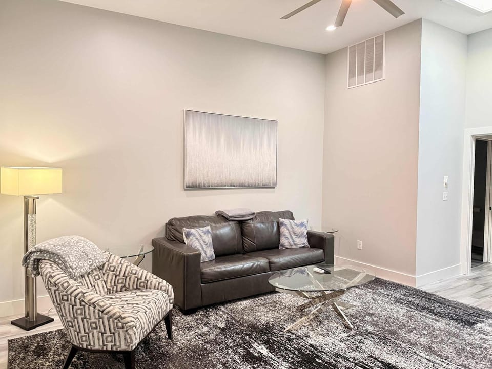 The Flatts at North Shore a Modern Downtown Stay Apartment in Geneva
