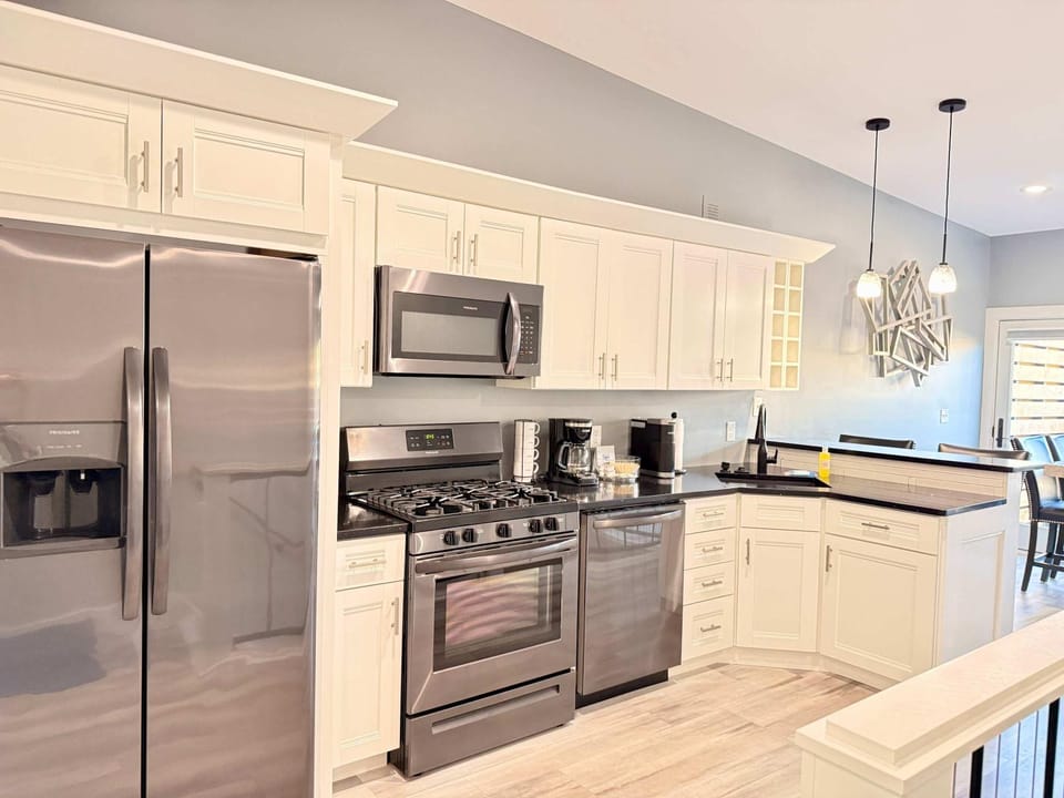 The Flatts at North Shore a Modern Downtown Stay Apartment in Geneva