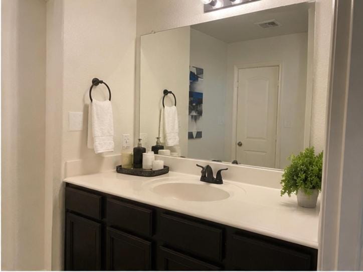 Kingsize Master Room Private bath WiFi Vacation rental in Anna