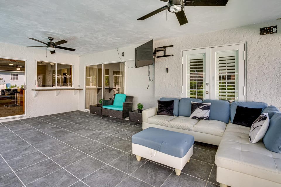 2 Mi to Six Mile Preserve! Family Getaway w/ Pool House in Fort Myers