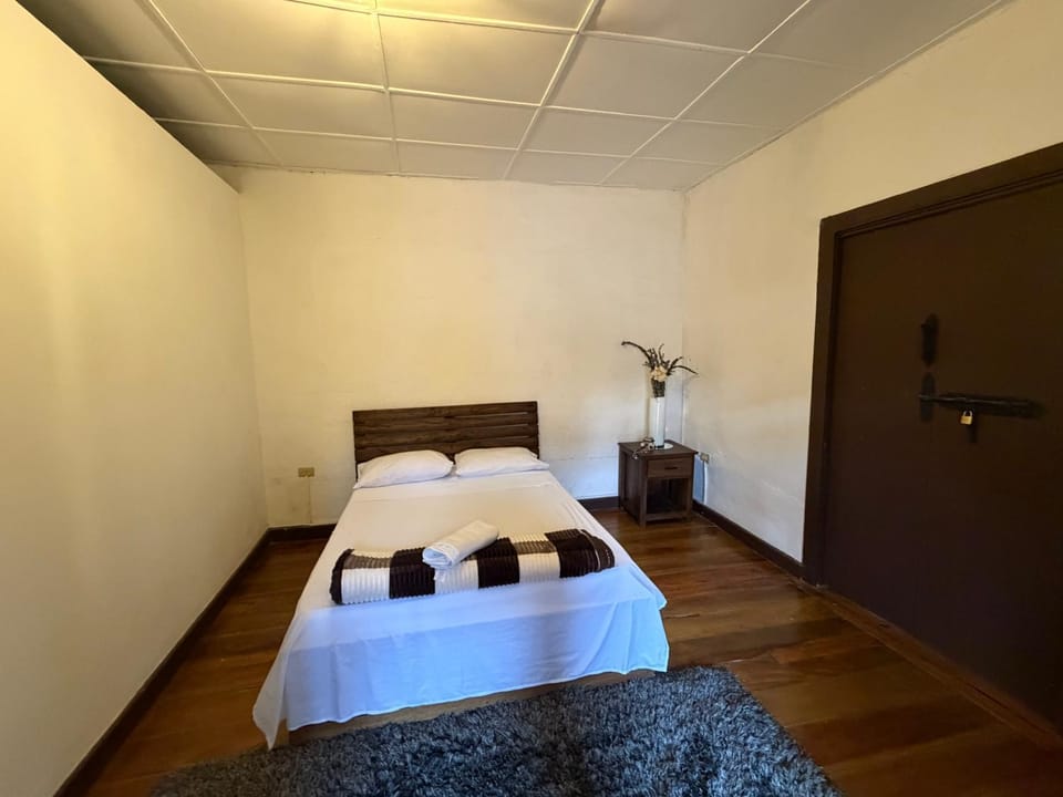 Bed, Photo of the whole room, towels