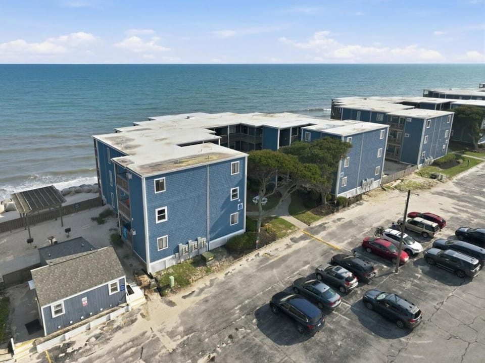 High Tide - Oceanfront Views & Sunrise Balcony Apartment in North Topsail Beach