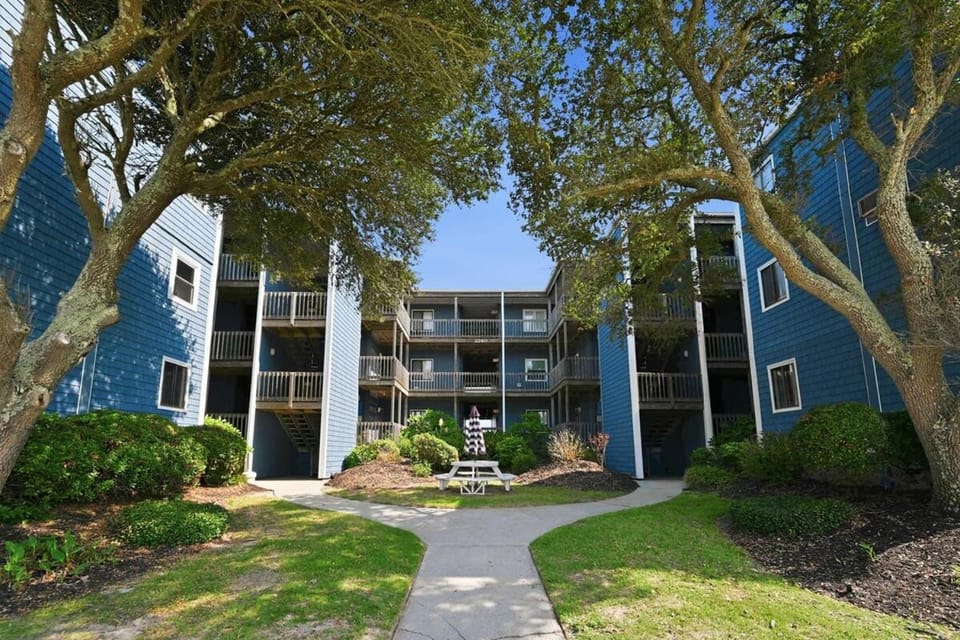 High Tide - Oceanfront Views & Sunrise Balcony Apartment in North Topsail Beach