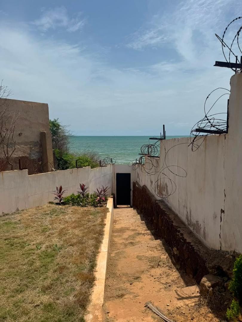 Beachfront villa 3 bedrooms with direct beach access House in Dakar Region, Senegal