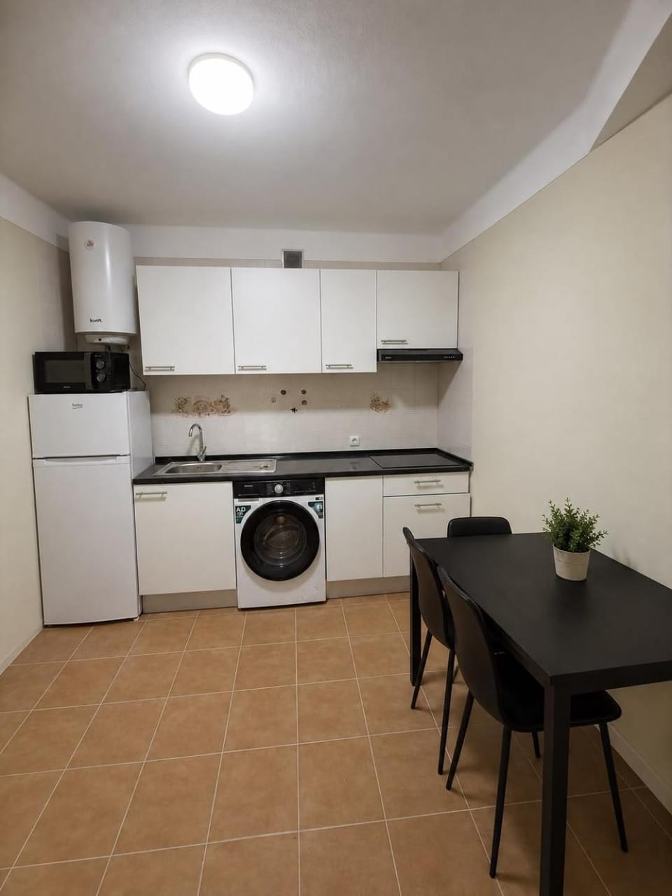 Kitchen or kitchenette, Dining area, stove, washing machine