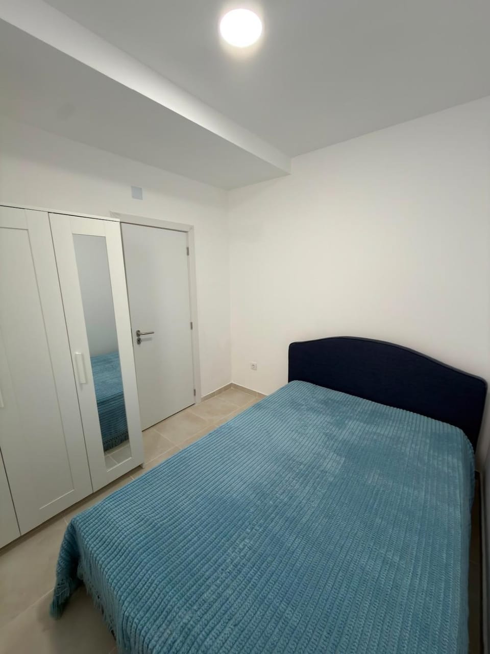 Photo of the whole room, wardrobe
