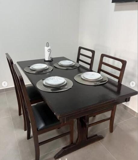 N 41 Apto Central Novo com 2 quartos com ar condicionado e garagem Apartment in Cascavel
