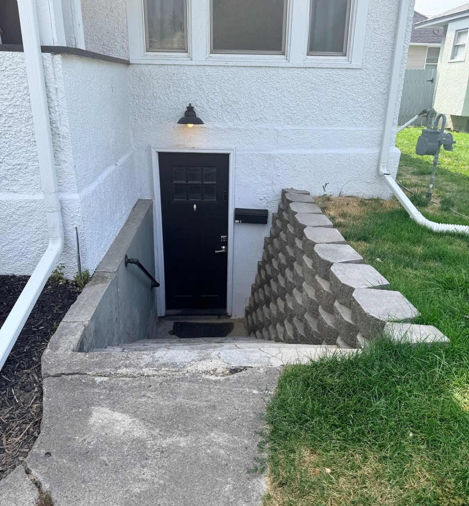 The Center Street Hideaway- Private Basement Suite Apartment in Pocatello