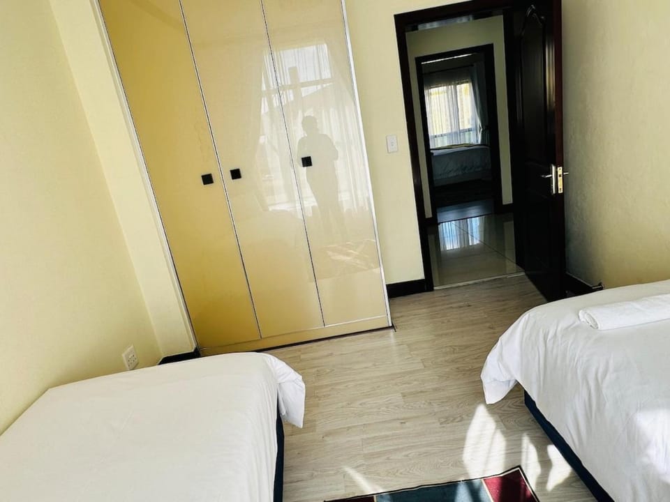 Modern Fourways -Spacious 3Bedroom Retreat& 2 bath Apartment in Sandton