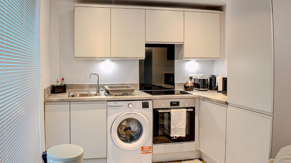 Cosy Salford Retreat - Balcony & PS4 Apartment in Manchester