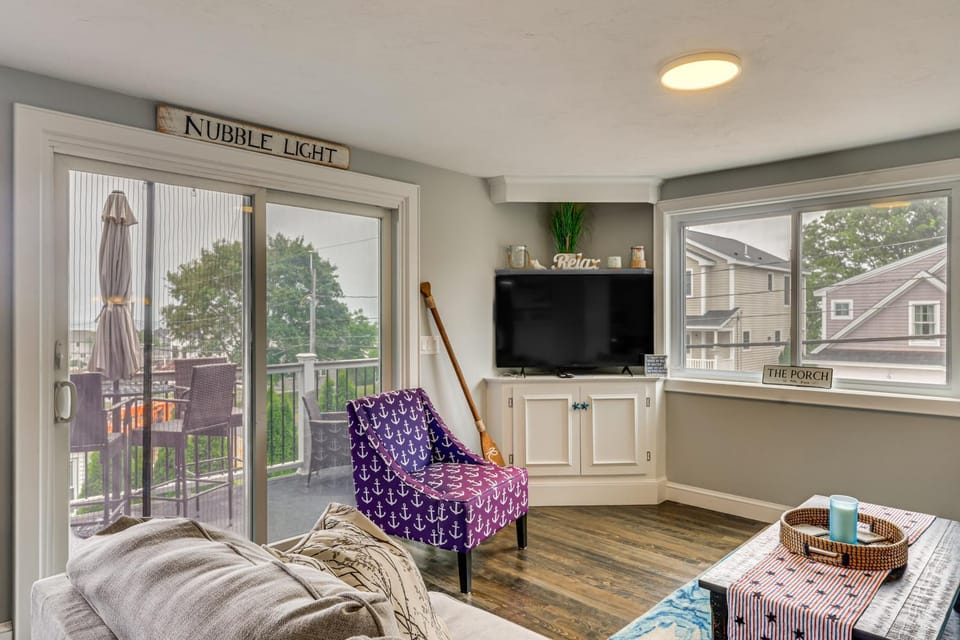 Coastal York Gem Near Beach: Work, Play & Explore! House in Cape Neddick