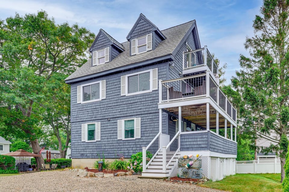 Coastal York Gem Near Beach: Work, Play & Explore! House in Cape Neddick