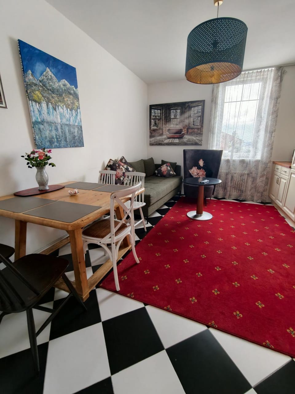 Staff, Living room, Seating area, Dining area