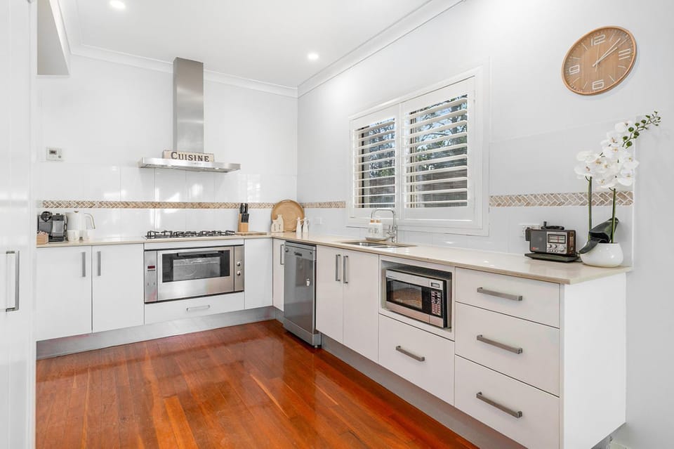 Kitchen or kitchenette, dishwasher, oven, pet friendly, stove, toaster