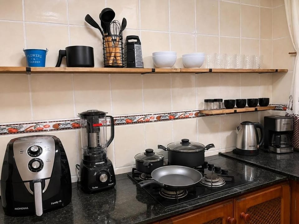 Coffee/tea facilities, Kitchen or kitchenette, stove, toaster