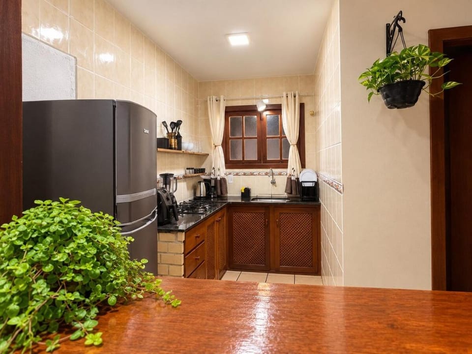 Coffee/tea facilities, Kitchen or kitchenette, minibar, oven, pet friendly, stove, toaster