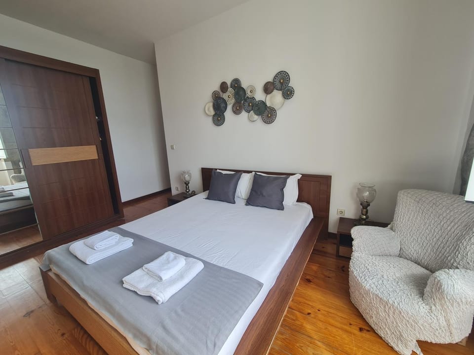 Bed, Photo of the whole room, Bedroom, towels, wardrobe