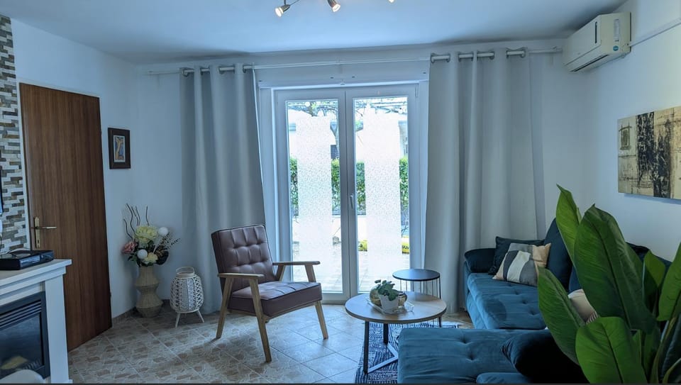 Living room, air conditioner