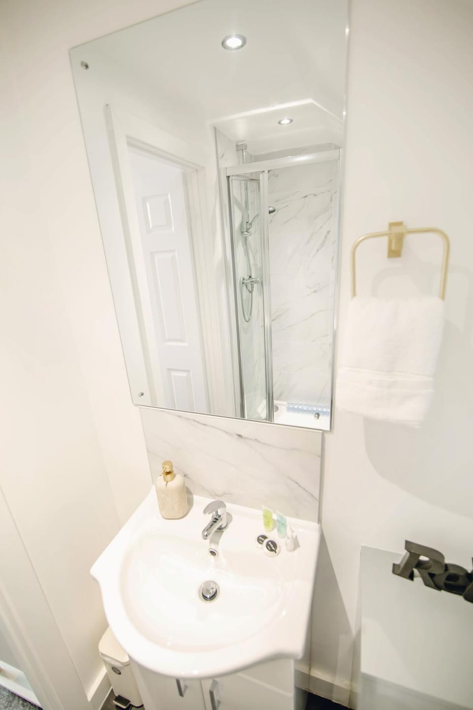 Shower, Bathroom, towels