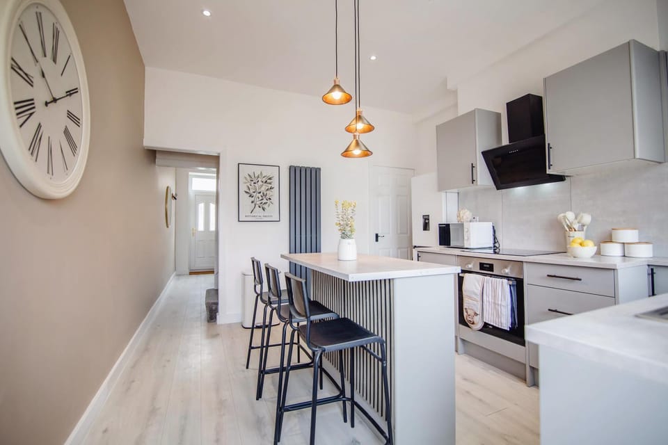 Kitchen or kitchenette, Dining area, oven, pet friendly, stove