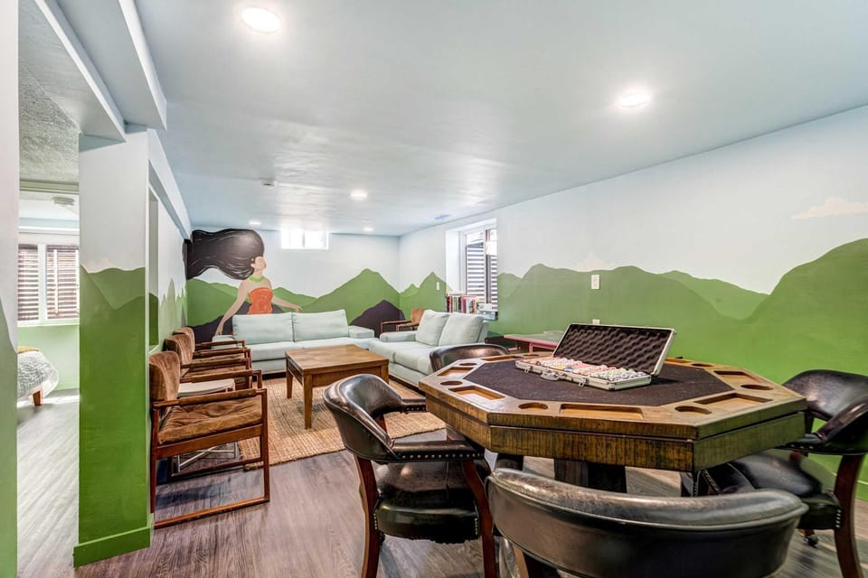 Aloha Springs Private Heated Pool & Hot Tub House in Colorado Springs
