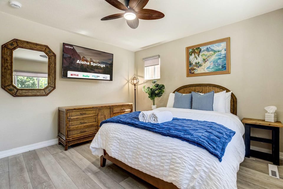Aloha Springs Private Heated Pool & Hot Tub House in Colorado Springs