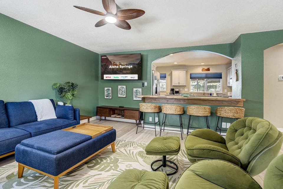Aloha Springs Private Heated Pool & Hot Tub House in Colorado Springs