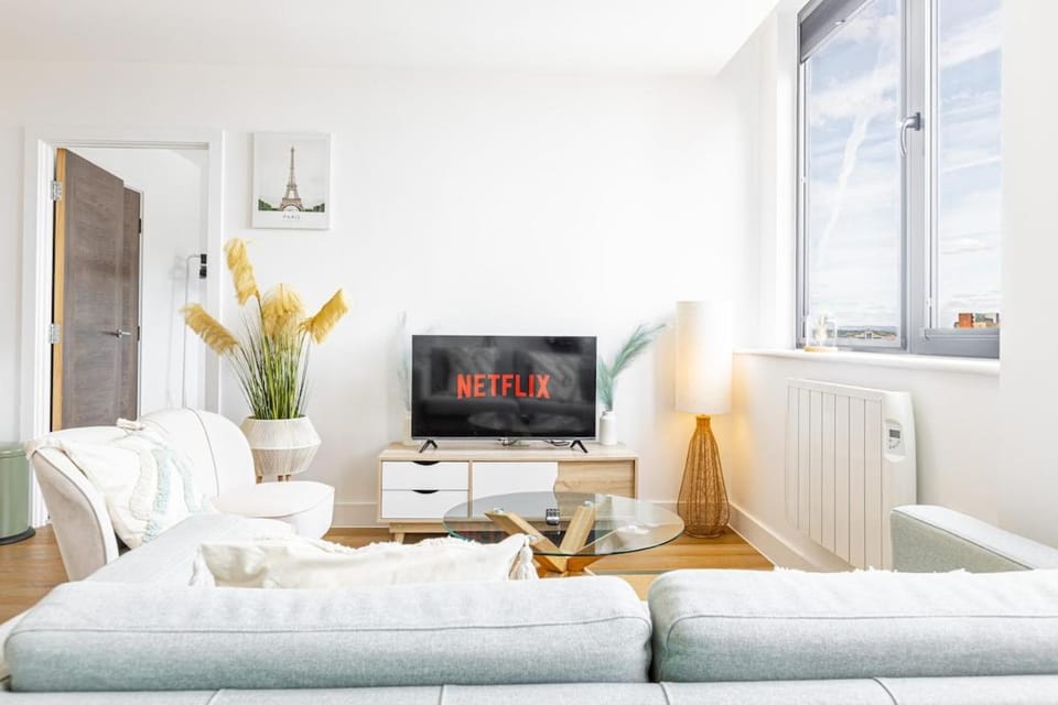 Communal lounge/ TV room, TV and multimedia, Living room, internet