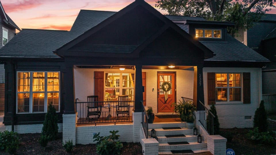 Escape to the Arts Golf Sim Theater Hot Tub House in Charlotte