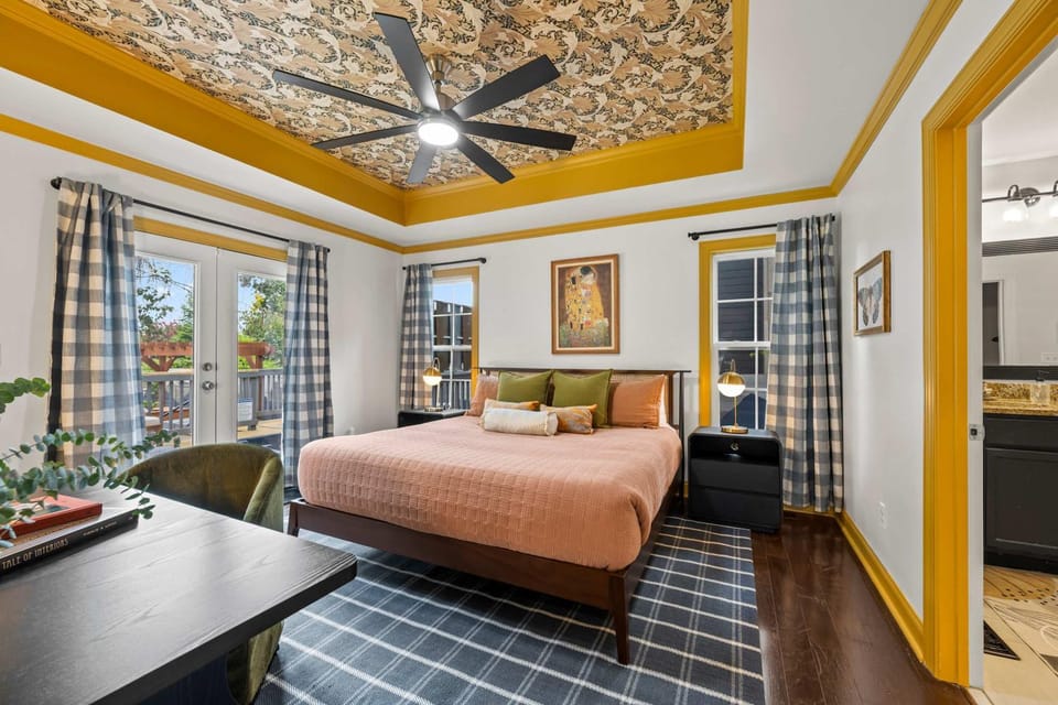 Escape to the Arts Golf Sim Theater Hot Tub House in Charlotte